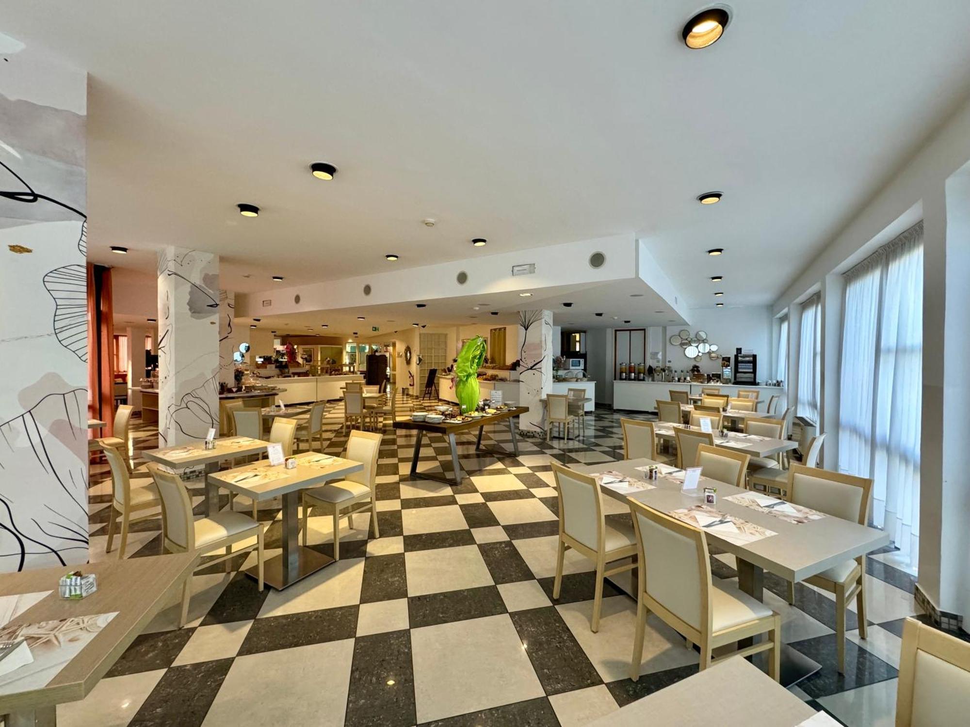 Augustus Hotel ריצ'יונה מראה חיצוני תמונה