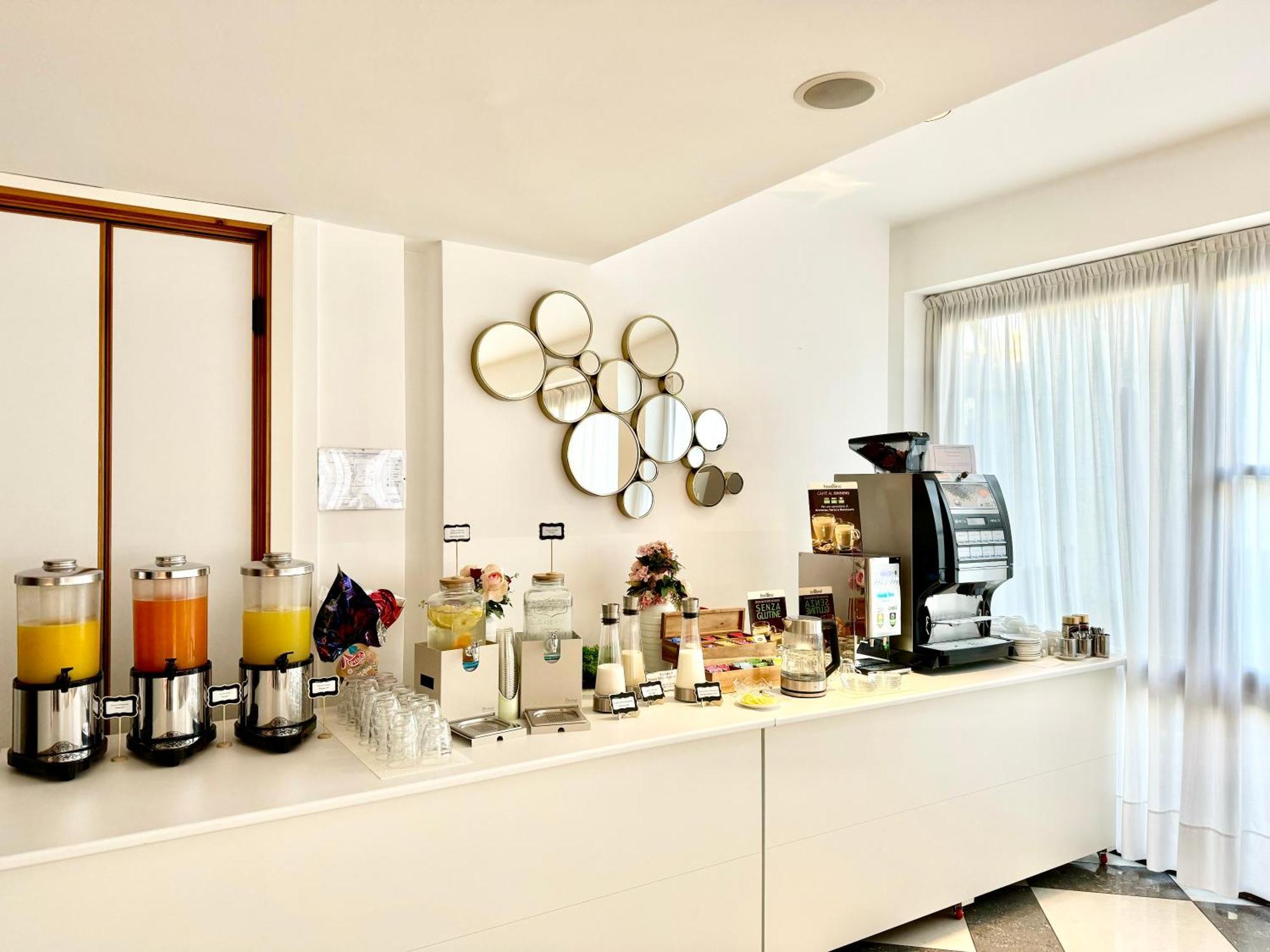 Augustus Hotel ריצ'יונה מראה חיצוני תמונה