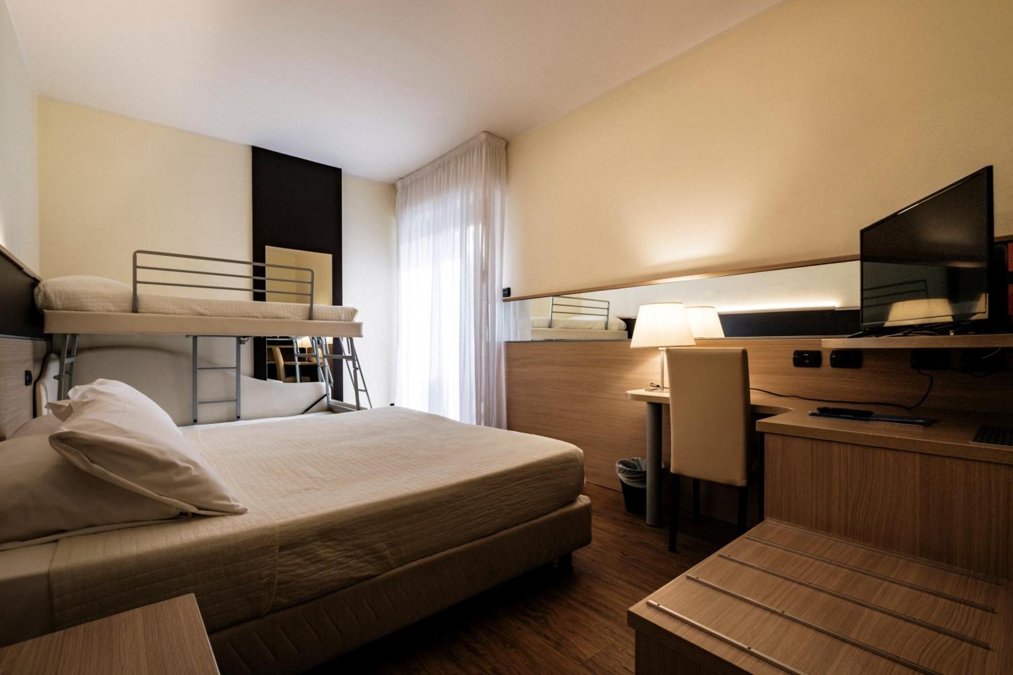 Augustus Hotel ריצ'יונה מראה חיצוני תמונה