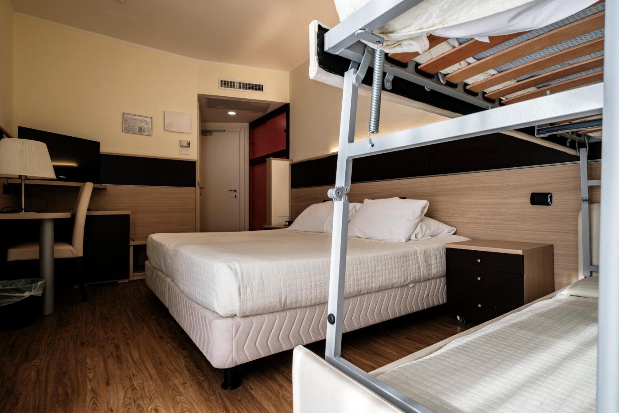 Augustus Hotel ריצ'יונה מראה חיצוני תמונה