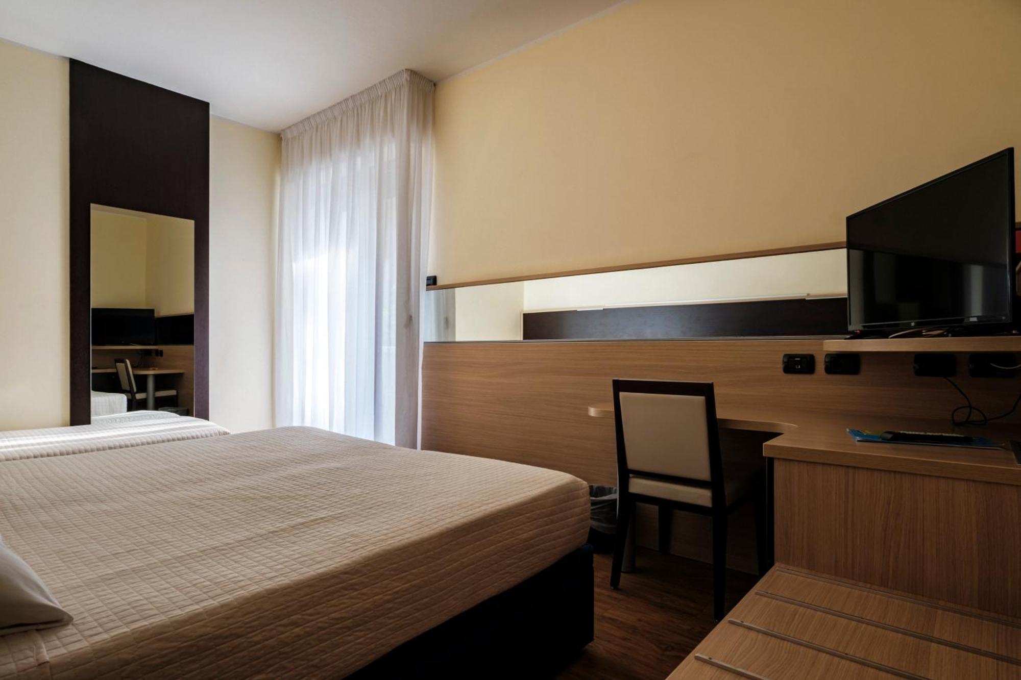 Augustus Hotel ריצ'יונה מראה חיצוני תמונה