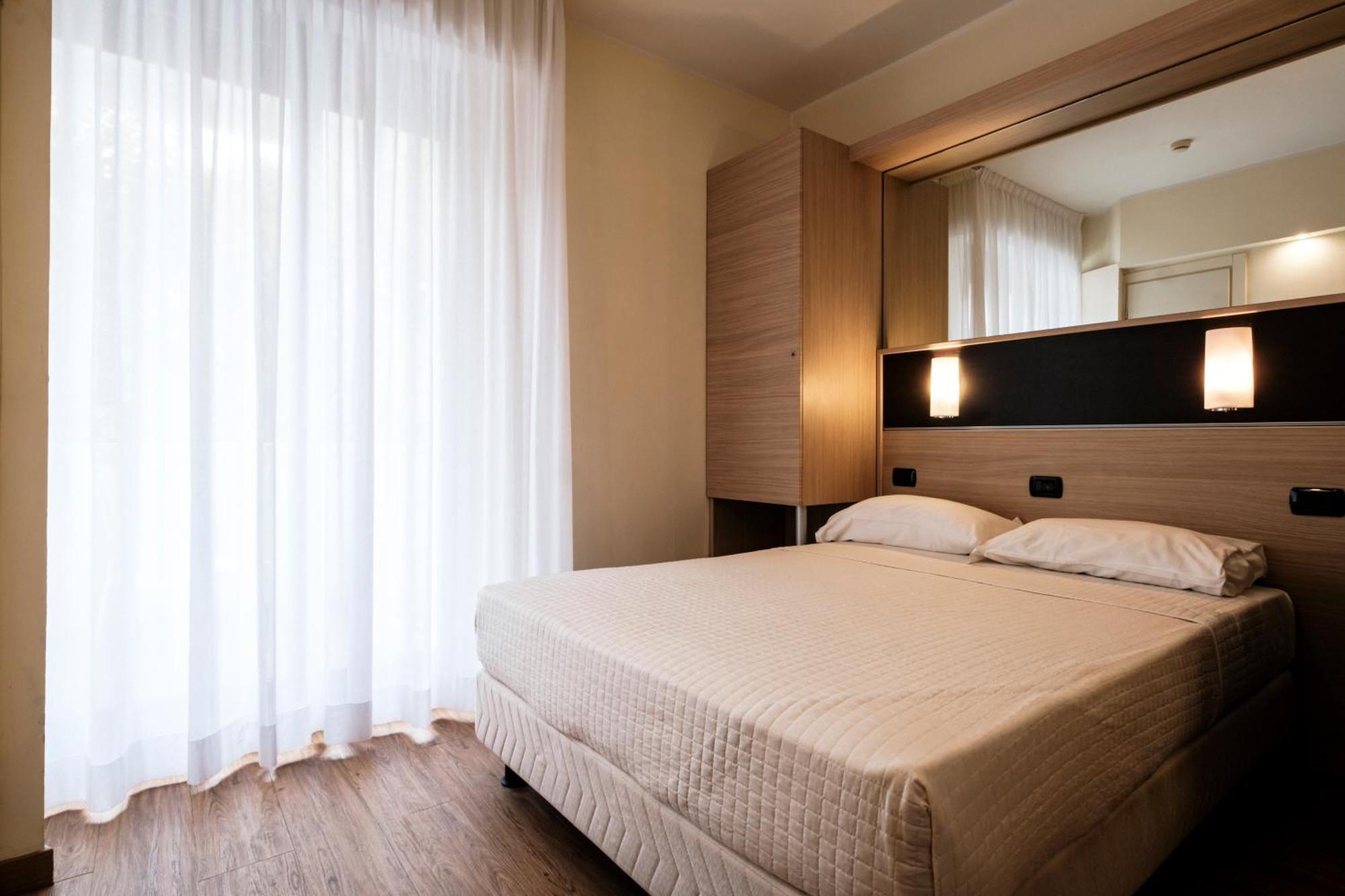 Augustus Hotel ריצ'יונה מראה חיצוני תמונה