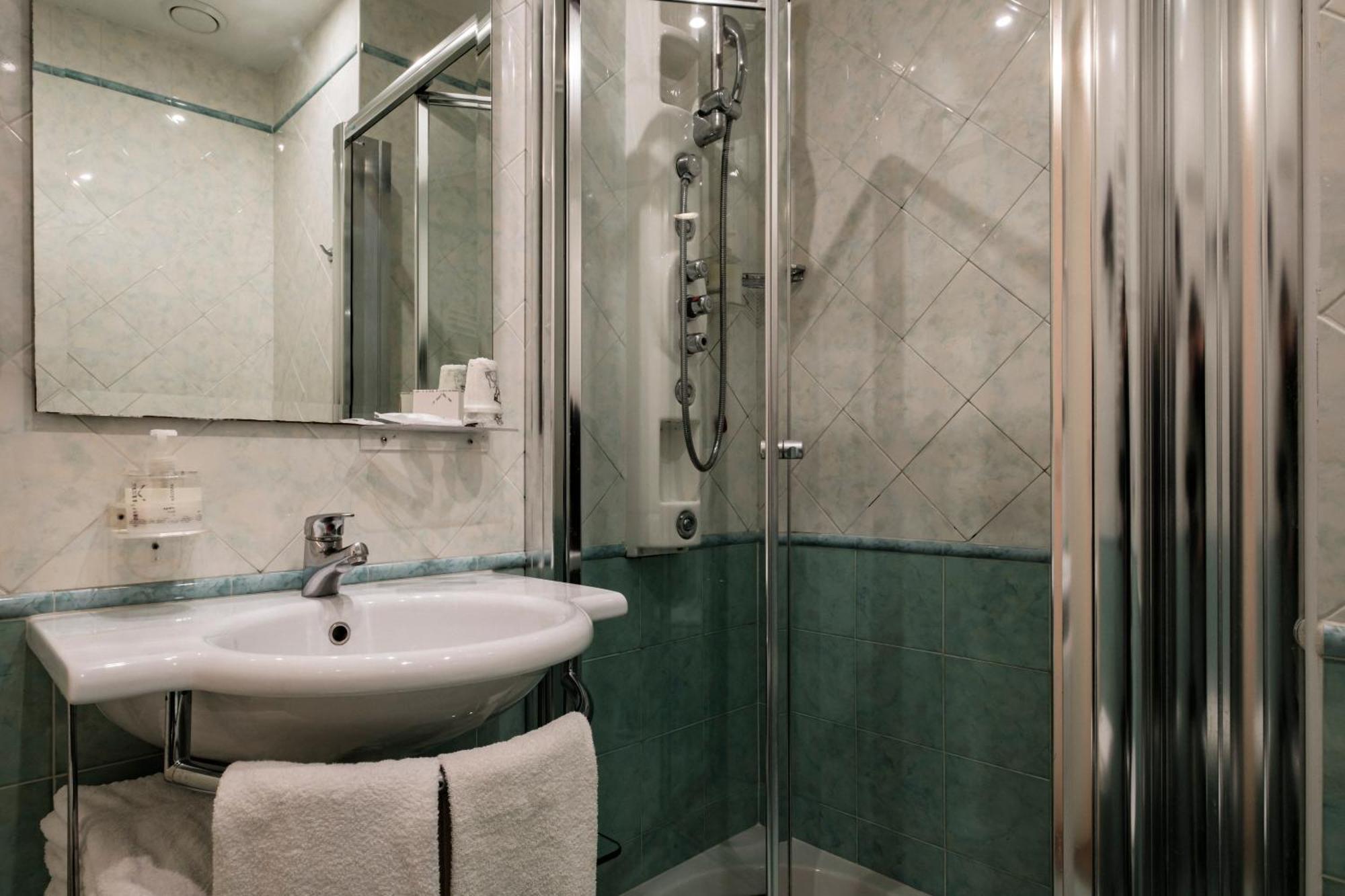 Augustus Hotel ריצ'יונה מראה חיצוני תמונה