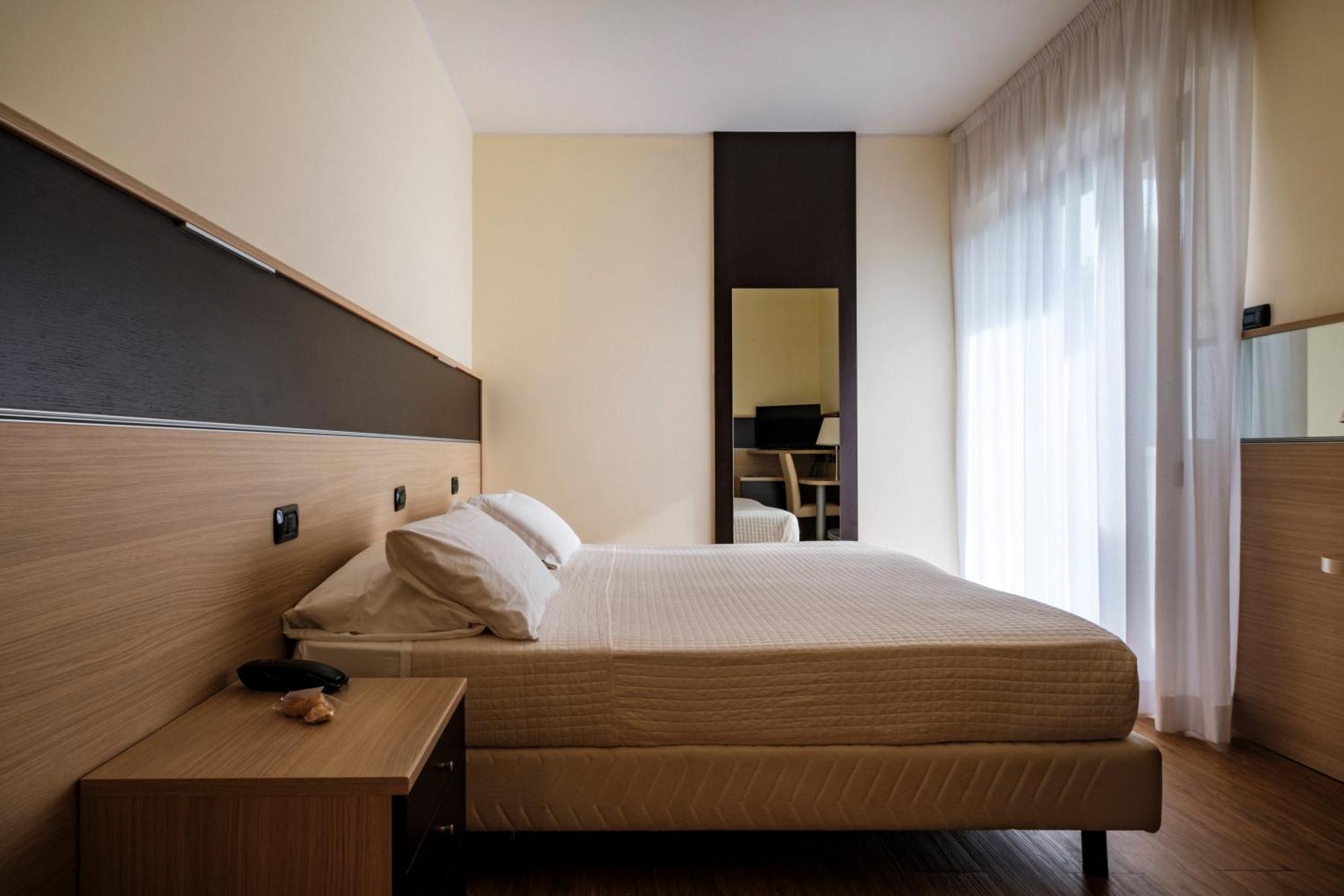 Augustus Hotel ריצ'יונה מראה חיצוני תמונה