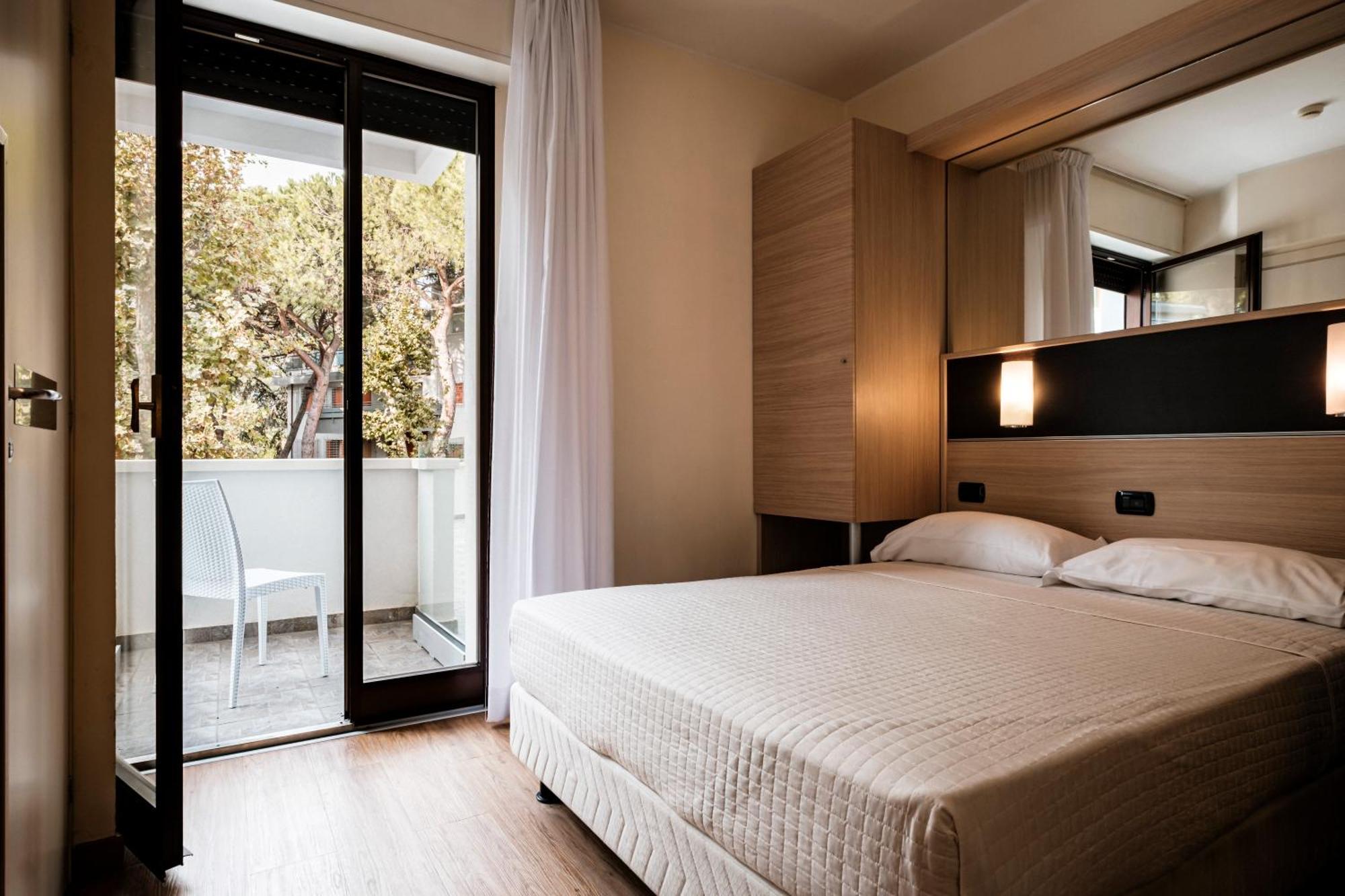 Augustus Hotel ריצ'יונה מראה חיצוני תמונה