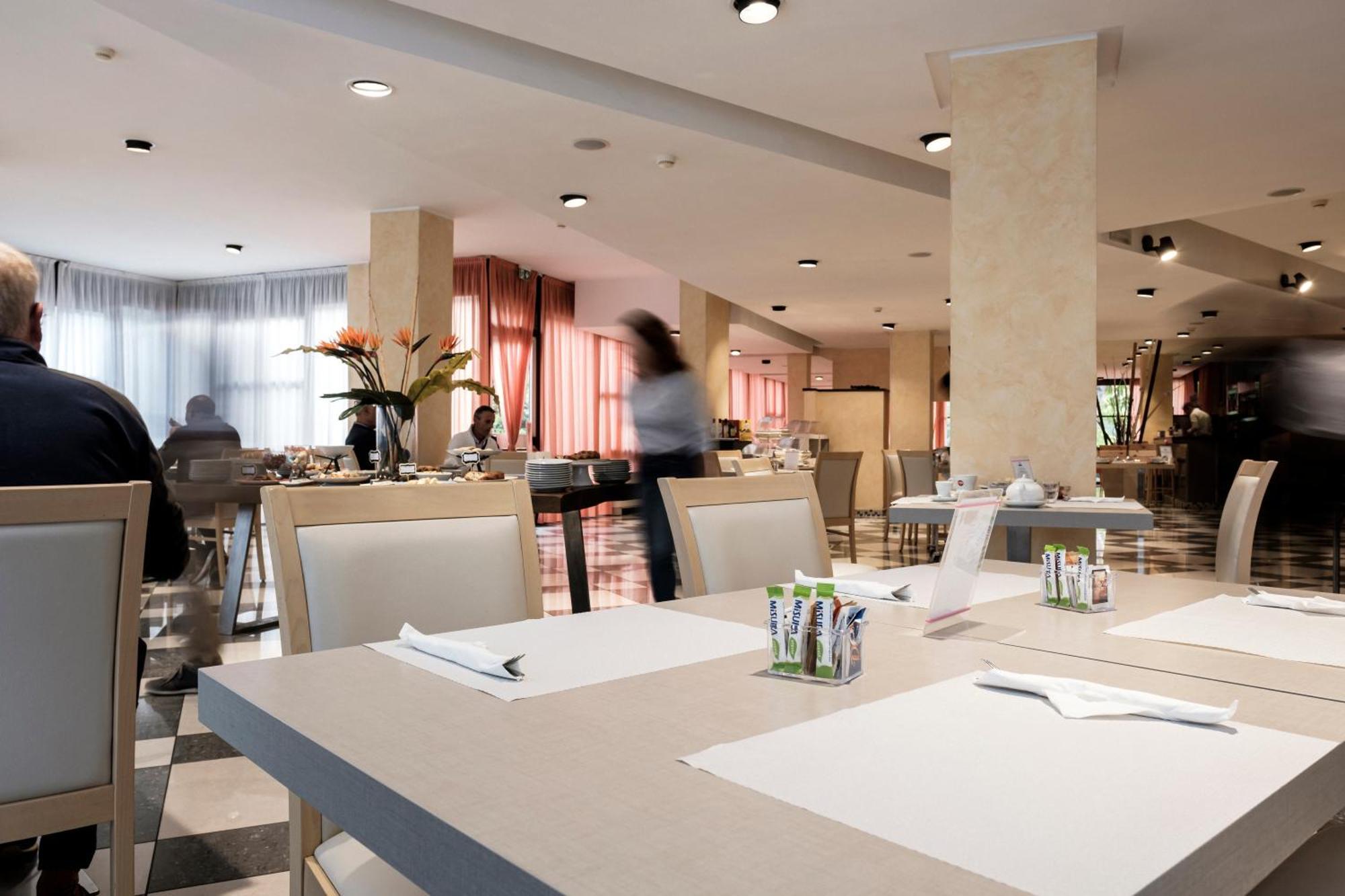Augustus Hotel ריצ'יונה מראה חיצוני תמונה
