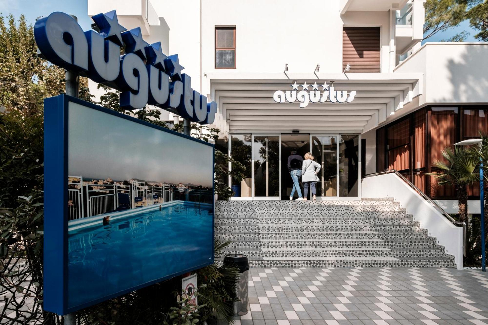 Augustus Hotel ריצ'יונה מראה חיצוני תמונה