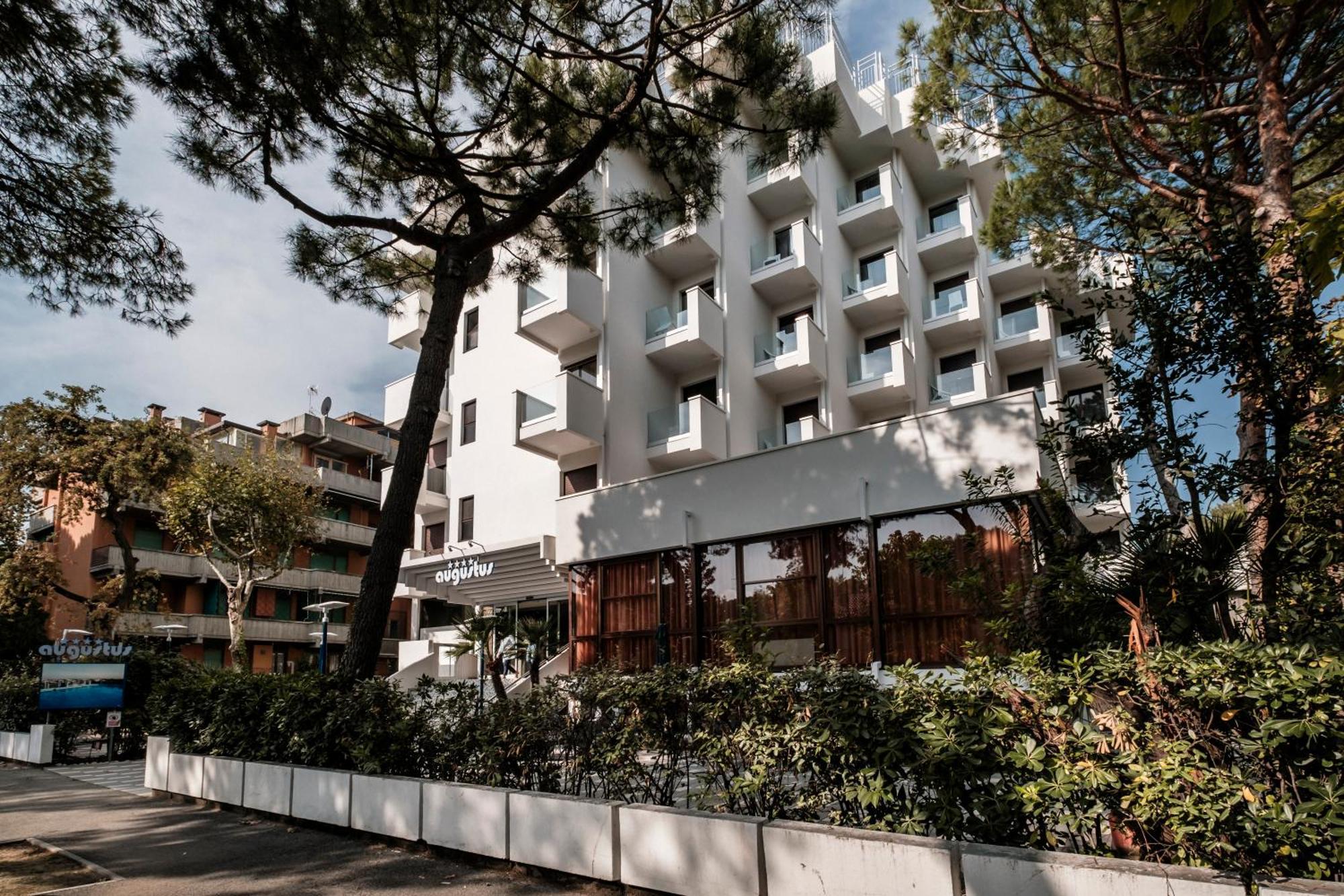 Augustus Hotel ריצ'יונה מראה חיצוני תמונה